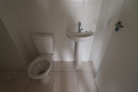 Banheiro de apartamento para alugar com 2 quartos, 48m² em Maubisa, Ribeirão Preto