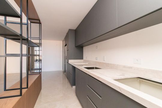 Cozinha - Armários de apartamento à venda com 2 quartos, 127m² em Água Verde, Curitiba