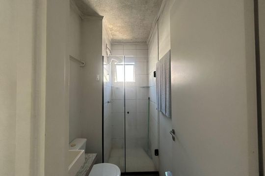 Banheiro de apartamento para alugar com 2 quartos, 43m² em Fátima, Canoas