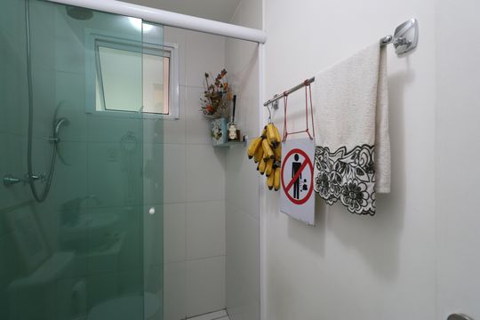 Banheiro Social de apartamento à venda com 3 quartos, 70m² em Lapa, São Paulo