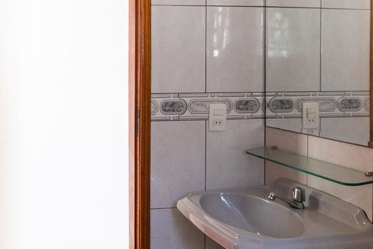 Banheiro social de casa à venda com 3 quartos, 110m² em Jardim Paraventi, Guarulhos