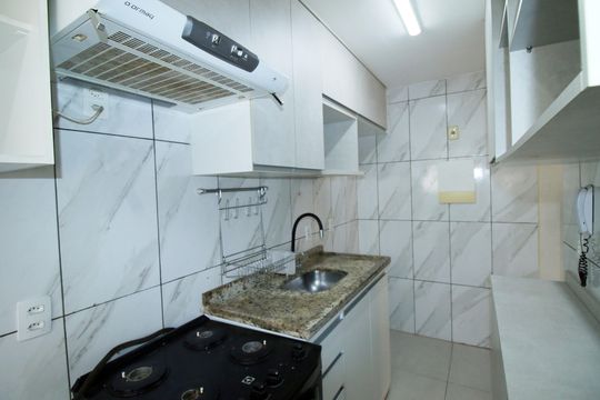 Cozinha de apartamento para alugar com 3 quartos, 53m² em Jardim América, Rio de Janeiro