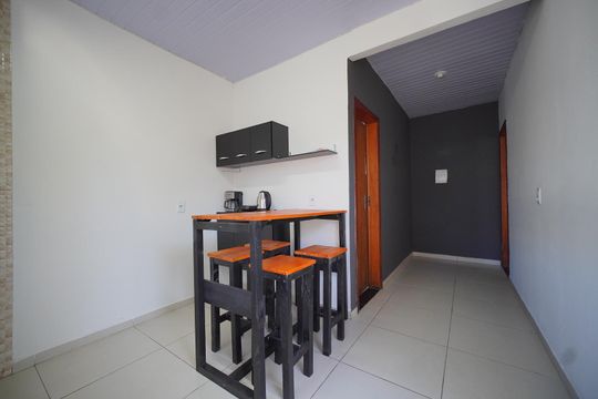 Sala/Cozinha de apartamento para alugar com 1 quarto, 25m² em São João do Rio Vermelho, Florianópolis