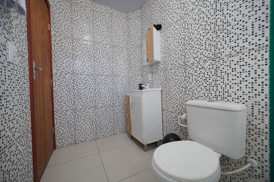 Banheiro de apartamento para alugar com 1 quarto, 25m² em São João do Rio Vermelho, Florianópolis