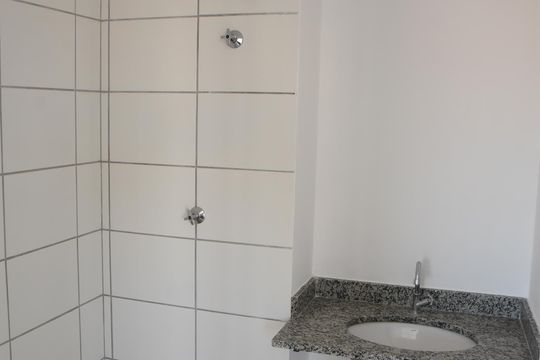 Banheiro de apartamento à venda com 2 quartos, 46m² em Vila Joana, Jundiaí