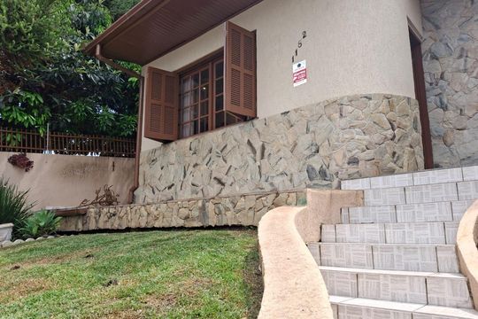 Fachada de casa à venda com 4 quartos, 212m² em Portão, Curitiba