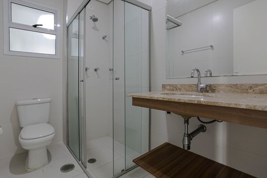 Banheiro de apartamento para alugar com 3 quartos, 86m² em Loteamento Mogilar, Mogi das Cruzes