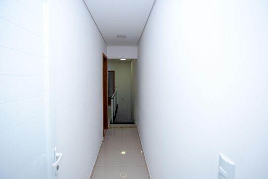 Corredor de casa à venda com 3 quartos, 380m² em Casa Grande, Diadema