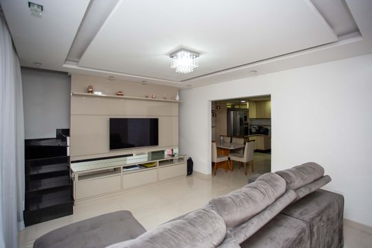 Casa à venda com 3 quartos, 380m² em Casa Grande, Diadema