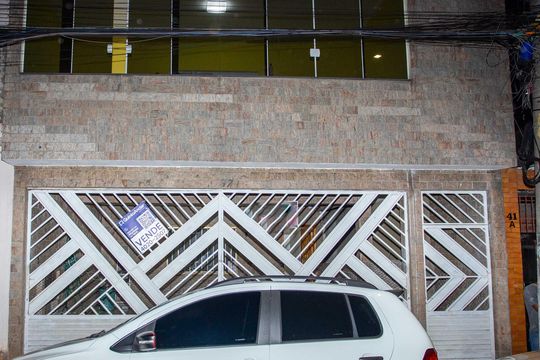 Fachada de casa à venda com 3 quartos, 380m² em Casa Grande, Diadema