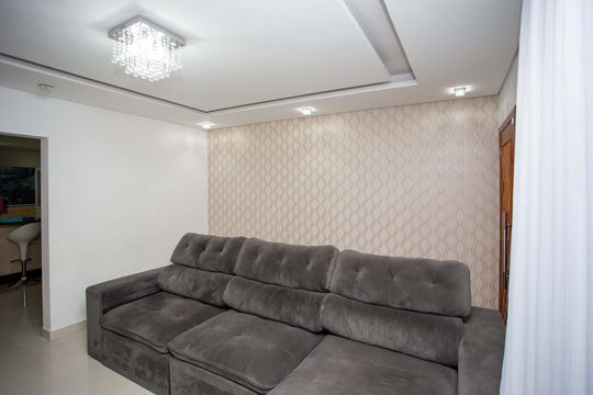 Sala de TV de casa à venda com 3 quartos, 380m² em Casa Grande, Diadema