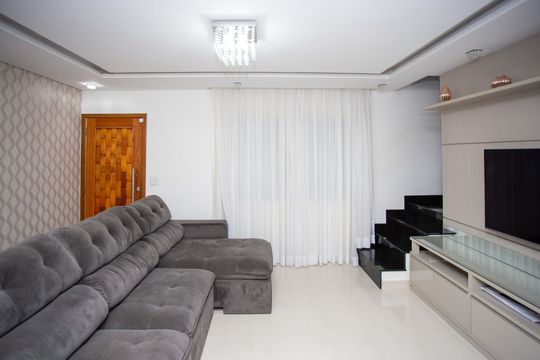 Sala de TV de casa à venda com 3 quartos, 380m² em Casa Grande, Diadema
