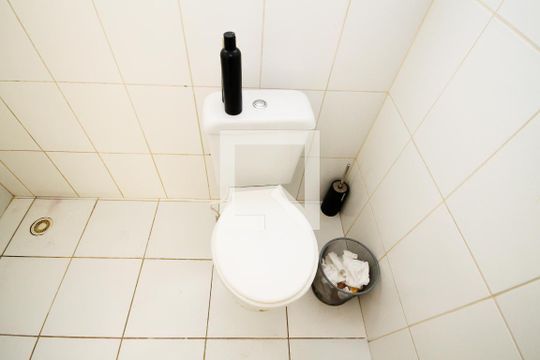 Banheiro social de apartamento à venda com 2 quartos, 55m² em Conceicao, Osasco
