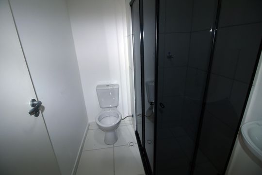 Banheiro de apartamento para alugar com 2 quartos, 40m² em Irajá, Rio de Janeiro