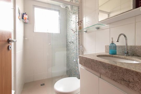 Banheiro Social de apartamento à venda com 2 quartos, 67m² em Fanny, Curitiba