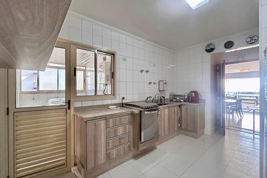 Cozinha de apartamento à venda com 3 quartos, 105m² em Vila Bertioga, São Paulo
