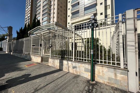 Fachada de apartamento à venda com 3 quartos, 105m² em Vila Bertioga, São Paulo