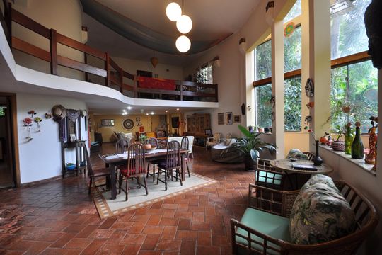 Sala e sala de jantar de casa para alugar com 2 quartos, 430m² em Vila Amélia, São Paulo