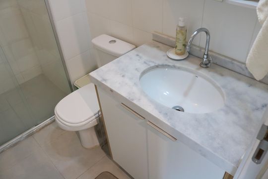 Banheiro de apartamento para alugar com 2 quartos, 40m² em Água Branca, São Paulo