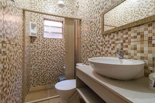 Banheiro 1 de casa para alugar com 3 quartos, 115m² em Vila da Oportunidade, Carapicuíba