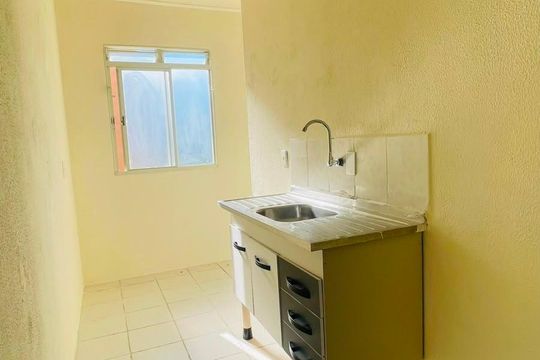 Cozinha de apartamento para alugar com 2 quartos, 54m² em Jardim Arco-iris, Cotia