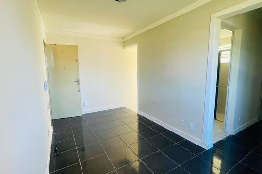 Sala de apartamento para alugar com 2 quartos, 54m² em Jardim Arco-iris, Cotia