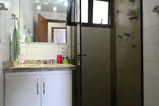 Banheiro de apartamento à venda com 3 quartos, 90m² em Vila Sonia, São Paulo