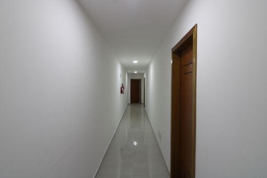 Corredor externo de apartamento para alugar com 2 quartos, 49m² em Vila Ré, São Paulo
