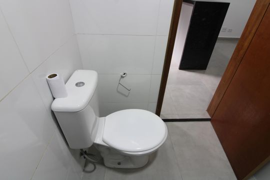 Banheiro de apartamento para alugar com 2 quartos, 49m² em Vila Ré, São Paulo