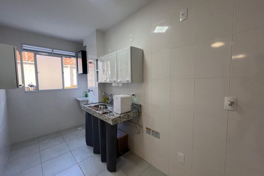 Cozinha - Armários de apartamento para alugar com 2 quartos, 50m² em Braúnas, Belo Horizonte