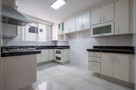 Cozinha de apartamento à venda com 3 quartos, 130m² em Pinheiros, São Paulo