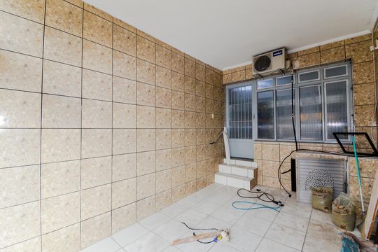 Garagem de casa à venda com 3 quartos, 120m² em Vila Gopouva, Guarulhos