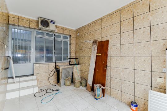 Garagem de casa à venda com 3 quartos, 120m² em Vila Gopouva, Guarulhos