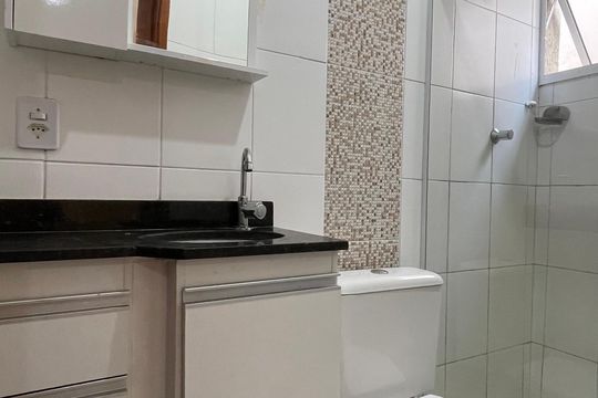 Banheiro Suíte  de casa de condomínio para alugar com 3 quartos, 102m² em Vila Granada, São Paulo