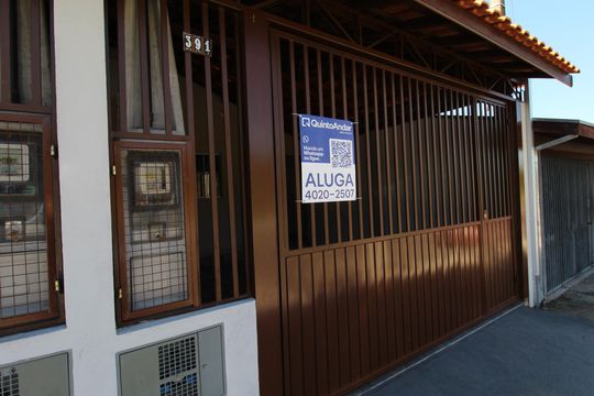 Plaquinha de casa para alugar com 2 quartos, 130m² em Parque Interlagos, São José dos Campos