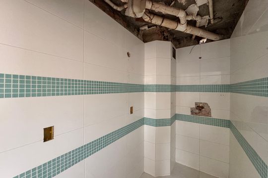 Banheiro de apartamento à venda com 1 quarto, 56m² em Barra da Tijuca, Rio de Janeiro