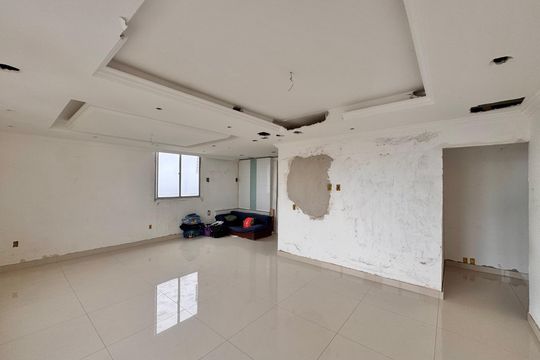 Sala/Quarto de apartamento à venda com 1 quarto, 56m² em Barra da Tijuca, Rio de Janeiro