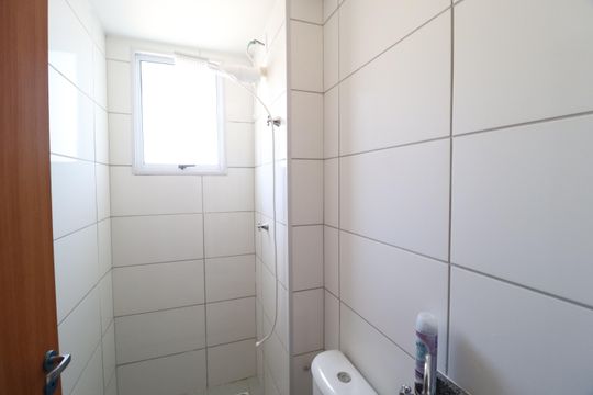 Banheiro Social de apartamento para alugar com 2 quartos, 45m² em Jardim Inconfidencia, Uberlândia