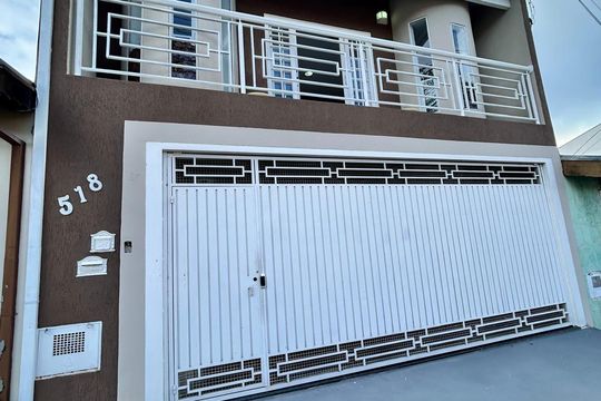 Fachada de casa à venda com 3 quartos, 188m² em Fazenda Grande, Jundiaí