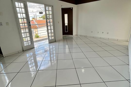 Sala de casa à venda com 3 quartos, 188m² em Fazenda Grande, Jundiaí