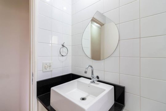 Banheiro de apartamento à venda com 2 quartos, 50m² em Vila Roque, São Paulo