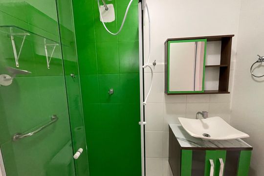 Banheiro de apartamento para alugar com 2 quartos, 47m² em Petrópolis, Cotia