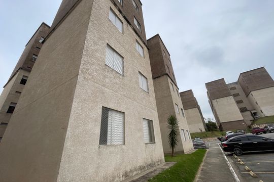 Fachada de apartamento para alugar com 2 quartos, 47m² em Petrópolis, Cotia