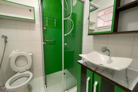 Banheiro de apartamento para alugar com 2 quartos, 47m² em Petrópolis, Cotia