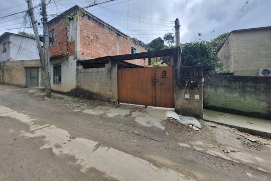 Fachada de casa à venda com 9 quartos, 500m² em Sapê, Niterói