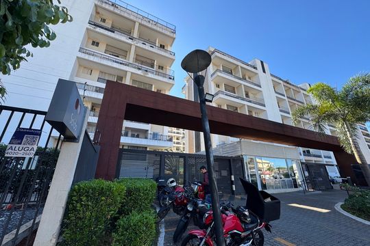 Fachada longe de apartamento para alugar com 2 quartos, 64m² em Taguatinga, Brasília