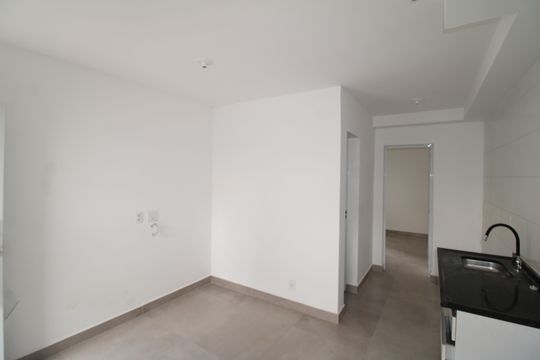 Sala / Cozinha de apartamento para alugar com 1 quarto, 27m² em Vila Diva, São Paulo