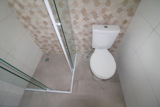 Banheiro de apartamento para alugar com 1 quarto, 27m² em Vila Diva, São Paulo