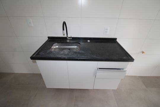 Sala / Cozinha de apartamento para alugar com 1 quarto, 27m² em Vila Diva, São Paulo