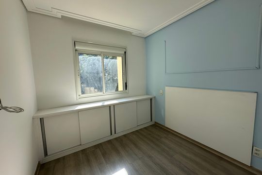 Quarto de apartamento para alugar com 2 quartos, 68m² em Jardim Tupanci, Barueri